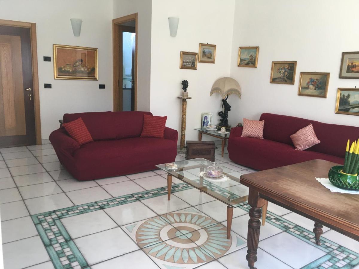 アジェーロラCasa Della Reginaアパートメント エクステリア 写真
