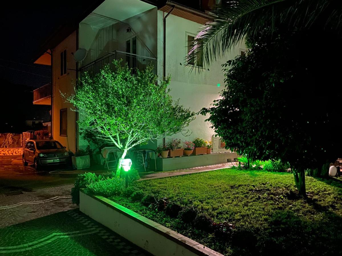 アジェーロラCasa Della Reginaアパートメント エクステリア 写真